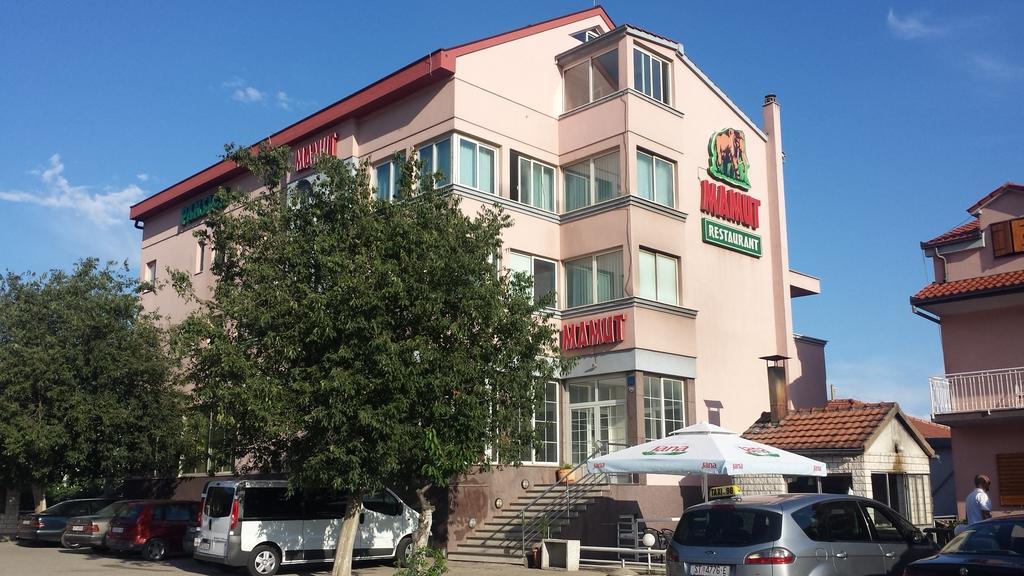Guest House Mamut Kaštela Exteriér fotografie