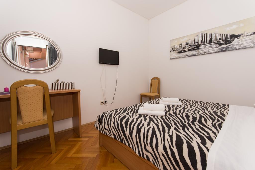 Guest House Mamut Kaštela Exteriér fotografie