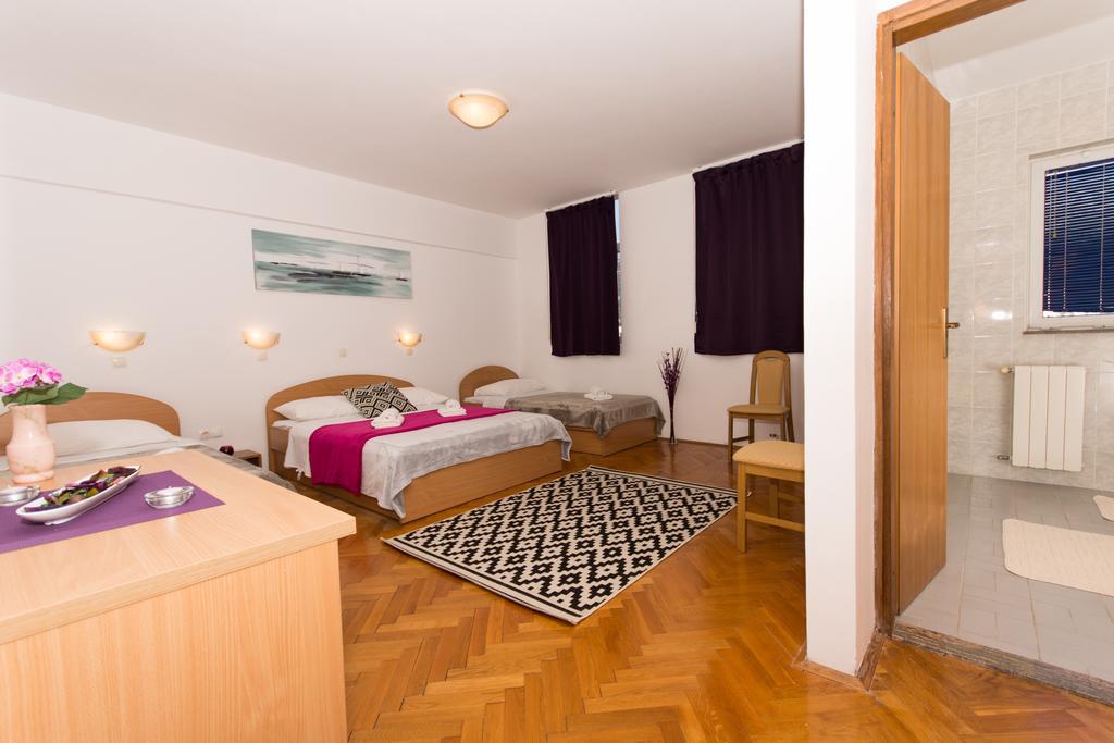 Guest House Mamut Kaštela Exteriér fotografie
