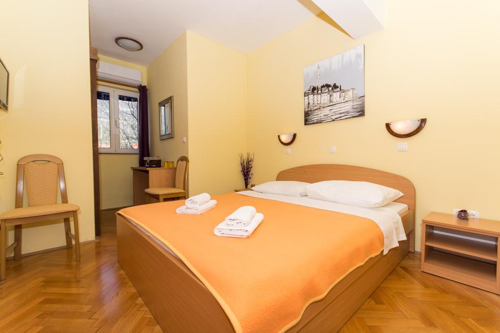 Guest House Mamut Kaštela Exteriér fotografie