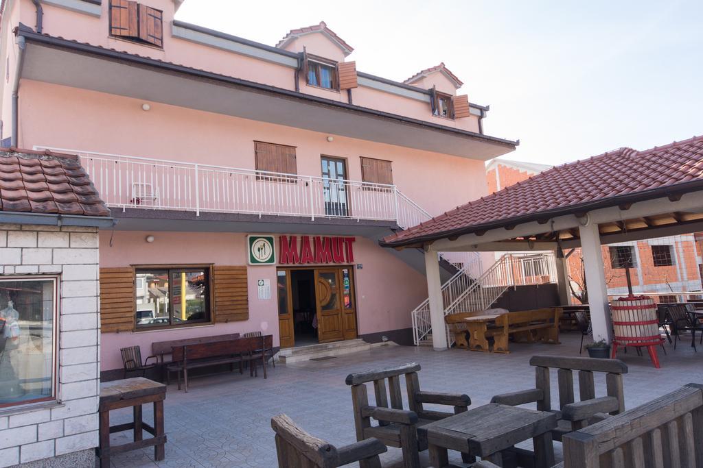 Guest House Mamut Kaštela Exteriér fotografie
