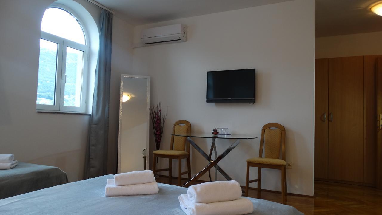 Guest House Mamut Kaštela Exteriér fotografie