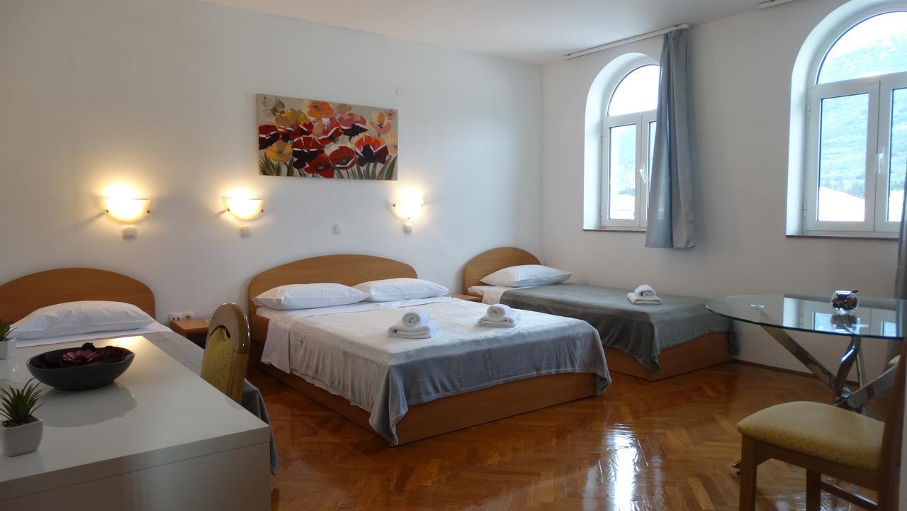 Guest House Mamut Kaštela Exteriér fotografie